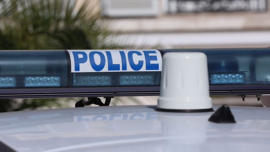 Policier blessé après un refus d'obtempérer à Pau : le suspect âgé de 13 ans placé sous contrôle judiciaire
Compte tenu du jeune âge du suspect, "aucune autre mesure de sûreté n'était envisageable", explique mercredi soir le procureur de la République de Pau.
