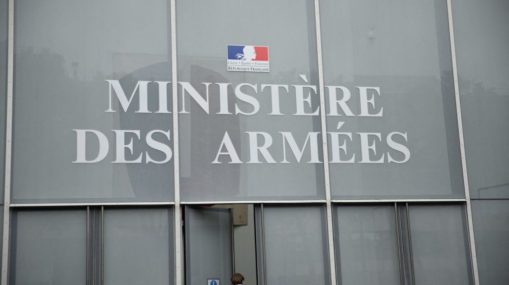 MeToo des armées : "Les victimes sont probablement insuffisamment protégées", concède le contrôleur général des Armées qui annonce "entre 40 et 50 sanctions" en 2023
Le contrôleur des Armées, Thibault de Laforcade, également patron de la cellule Thémis créée pour signaler notamment des faits de violences sexuelles au sein de l'armée, assure que 700 personnes ont contacté la plateforme, 59 enquêtes ont été menées et une cinquantaine de sanctions ont été prononcées.