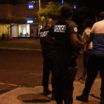 Couvre-feu pour les mineurs : après Pointe-à-Pitre et Béziers, la mesure bientôt mise en place à Nice
Dans le but d'endiguer la violence chez les jeunes, un couvre-feu pour les mineurs est instauré depuis lundi 22 avril à Pointe-à-Pitre, en Guadeloupe, et depuis mardi à Béziers, dans l'Hérault. Le maire (Horizons) de Nice, Christian Estrosi, souhaite le mettre en place dès le mois de mai dans sa ville.