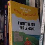 Littérature : le succès du "cozy crime", les polars en douceur
Un petit crime au coin du feu, dans un décor bucolique, où l'enquête est menée par une petite grand-mère.