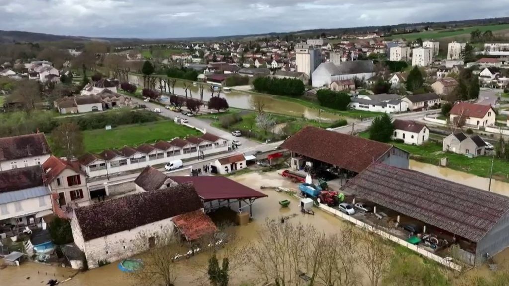 Inondations en Bourgogne : plusieurs communes de l'Yonne sont touchées
En Bourgogne, le département de l'Yonne a connu d'importantes crues, mardi 2 avril. Les habitants ont été surpris par la montée rapide des eaux.