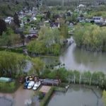 Crues de la Seine : inondés en pleine nuit, les Normands redoutent le retour de l'eau
La Seine connaît une crue record, qui submerge les petites communes qui bordent le fleuve. À Bardouville, en Seine-Maritime, les habitants ont été surpris par l'eau, dans la nuit du lundi 8 au mardi 9 avril.