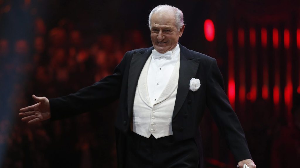 Alexis Grüss, figure du monde du cirque, est mort à l'âge de 79 ans
Le créateur de spectacles, féru de chevaux, est mort d'un "accident cardiaque" à Paris, samedi.