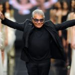 Le couturier italien Roberto Cavalli est mort à l'âge de 83 ans
Le designer de la jet set doit sa renommée à ses peaux de python et ses imprimés flamboyants.
