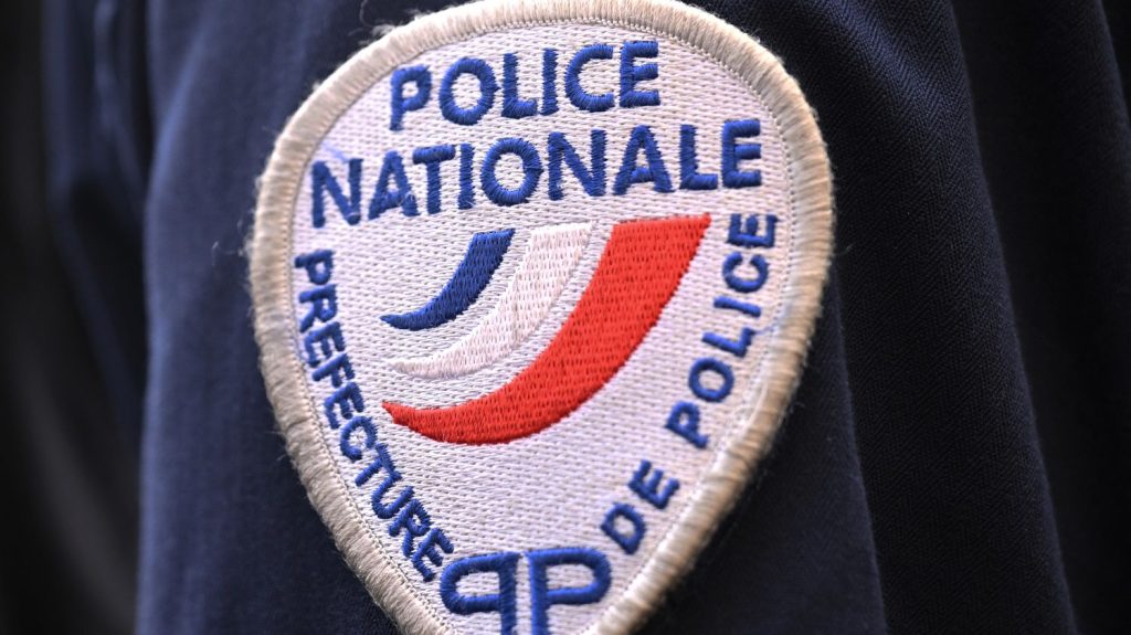 Romans-sur-Isère : l'adolescent tué après avoir reçu un coup de couteau s'était interposé lors d'une altercation
Le mineur de 15 ans décédé à Romans-sur-Isère, dans la Drôme, avait reçu le coup de couteau en s'interponsant au cours d'une "altercation entre adolescents".