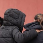 Attaque au couteau en Alsace : une collégienne est décédée après un malaise cardiaque
Une jeune fille de quatrième a fait un malaise cardiaque alors que son collège de Souffelweyersheim, dans le Bas-Rhin, était confiné, lors de l'attaque à l'arme blanche devant une école jeudi 18 avril. Elle est décédée quelques heures plus tard.