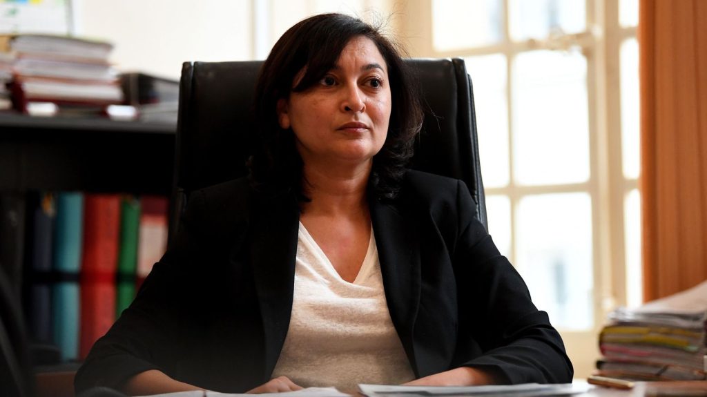 Ce que l'on sait de la découverte de 70 kg de résine de cannabis chez une maire de l'Yonne
Après la découverte, intervenue dans le cadre d'une opération "place nette XXL", Jamilah Habsaoui, maire d'Avallon, a été placée en garde à vue avec six autres personnes, dont deux de ses frères.