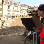 À Aix-les-Bains, une étudiante fait une découverte archéologique exceptionnelle dans les thermes antiques de la ville
La cité thermale savoyarde réserve encore bien des surprises. Un important chantier de fouilles préventives a permis de mettre au jour une extension de ses thermes grâce à une étudiante en archéologie. Au moins trois bassins, dont un "spa romain" et des canalisations datant de plusieurs millénaires, ont été découverts.