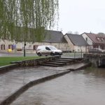 Vidéo
Inondations en Saône-et-Loire : la décrue est amorcée
Après avoir été inondée et coupée de la circulation, la commune de Rigny-sur-Arroux, en Saône-et-Loire, évalue les dégâts causés par la crue, mercredi 3 avril.