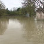 Inondations dans l'Yonne : la décrue est lente pour les sinistrés
À Esnon, dans l'Yonne, la décrue a commencé jeudi 4 avril. De nombreuses habitations sont inondées, laissant les sinistrés désemparés face à l'ampleur des dégâts.