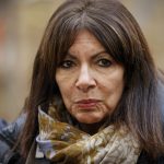 Anne Hidalgo appelle à la démission du président de la commission d'enquête sur les fréquences TNT, après son passage chez Hanouna
Le député Quentin Bataillon a participé à "Touche pas à mon poste" sur C8. "Plus personne ne peut croire à son indépendance", ont critiqué plusieurs élus à gauche.