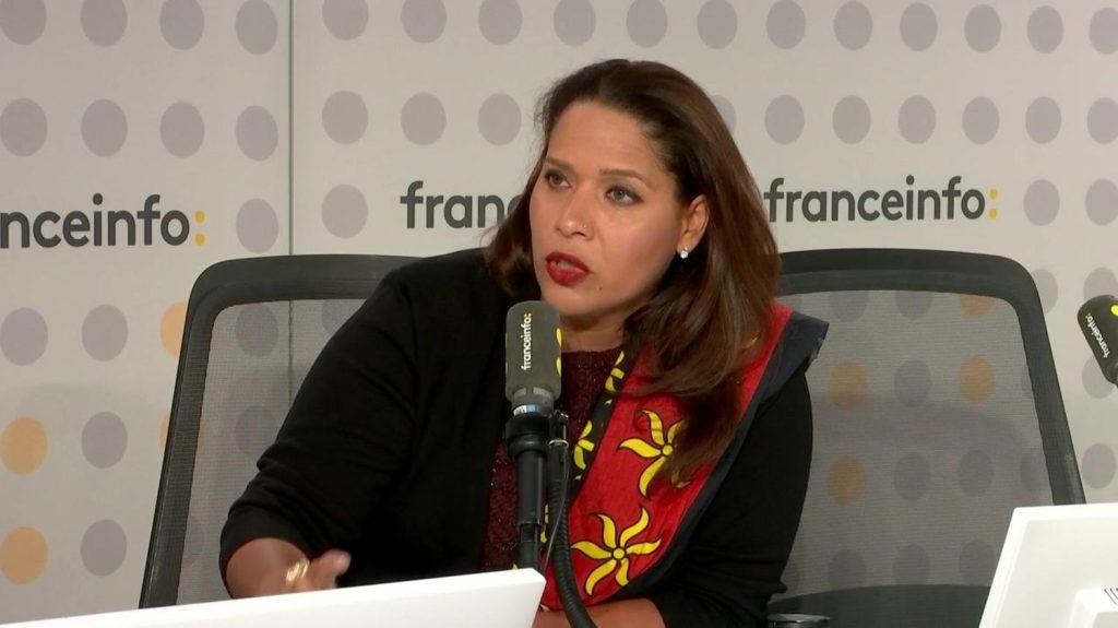 "Mayotte place nette" est "une demande de la population et des élus de Mayotte", souligne la députée Estelle Youssouffa
Depuis que les forces de l'ordre envoyées du continent ont quitté l'île, "les bandes violentes ont repris du poil de la bête et ont recommencé les actes de terreur", explique l'élue.