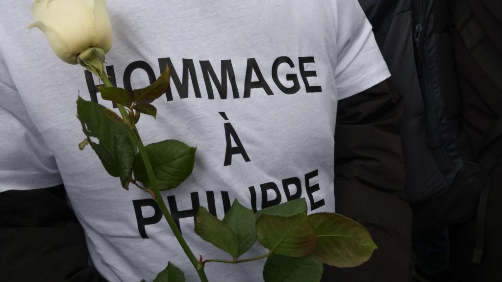 Mort de Philippe Coopman à Grande-Synthe : un troisième mineur a été mis en examen et placé en détention provisoire
Cet adolescent de 15 ans, qui a été agressé le week-end dernier avant d'être placé en garde à vue lundi, est le cousin de l'un des deux mineurs déjà mis en examen.