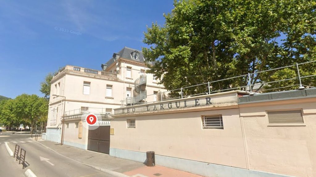 Un professeur de collège placé en détention provisoire après des soupçons d'agressions sexuelles dans le Gard
Le quadragénaire est soupçonné d'avoir fait des avances à des élèves 14 ans.