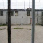 Pyrénées-Atlantiques : un détenu retrouvé mort à la prison de Pau après un incendie dans sa cellule
L'incendie s'est déclaré lundi après-midi dans la cellule de la victime. Une autopsie et des analyses toxicologiques doivent être réalisées.