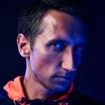 "À balles réelles" : le destin bouleversé de Serhiy Stakhovsky, joueur de tennis ukrainien parti faire la guerre
Le documentaire "À Balles réelles - Stakhovsky, du tennis à la guerre", disponible sur la plateforme de L’Équipe, Explore, raconte le combat du tennisman ukrainien Serhiy Stakhovsky, engagé sur le front ukrainien contre la Russie depuis deux ans.