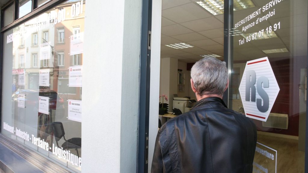 Emploi des seniors : les syndicats dressent un constat d'échec des négociations
Le texte final ne crée "aucun droit nouveau pour les salariés", a regretté le négociateur de la CFDT, Yvan Ricordeau, à l'issue des pourparlers.