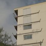 Alpes-Maritimes : sept balcons d'un immeuble se sont effondrés à Antibes
À Antibes, dans les Alpes-Maritimes, sept balcons d'un immeuble se sont effondrés dans la soirée du dimanche 14 avril. Aucune victime n'est à déplorer. D'autres, présents sur une autre façade, menacent également de céder.