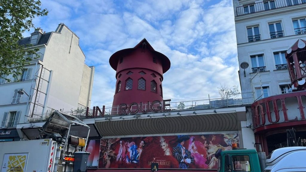 Les ailes du mythique Moulin Rouge se sont effondrées en pleine nuit à Paris
Les sapeurs-pompiers sont intervenus aux alentours de 2h45 dans la nuit de mercredi à jeudi.
