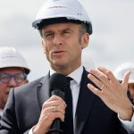 Visite d'Emmanuel Macron à Bergerac : "Il n'y a pas de fatalité industrielle", déclare le président
Emmanuel Macron a posé la première pierre d'une nouvelle usine d'Eurenco qui fabrique de la poudre d'obus. Une production destinée notamment à l'Ukraine.