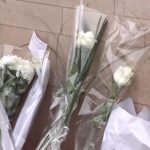 Essonne : émotion à Viry-Châtillon après la mort d'un collégien
Émotion et recueillement à Viry-Châtillon (Essonne), au lendemain de la mort de Shamseddine, 15 ans, roué de coups près de son collège, vendredi 5 avril. Les hommages se multiplient devant les grilles de l'établissement.