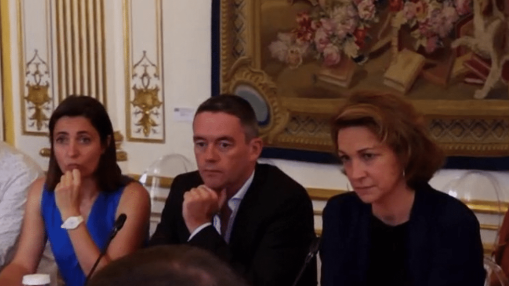 Emploi des seniors : le dialogue social dans l'impasse, après trois mois et demi de négociations
Les discussions sur l'emploi des seniors entre les syndicats et le patronat n'aboutissent à aucun accord, après trois mois et demi de négociations. Un échec qui s'explique aussi par l'ingérence du gouvernement, selon une spécialiste du droit du travail.