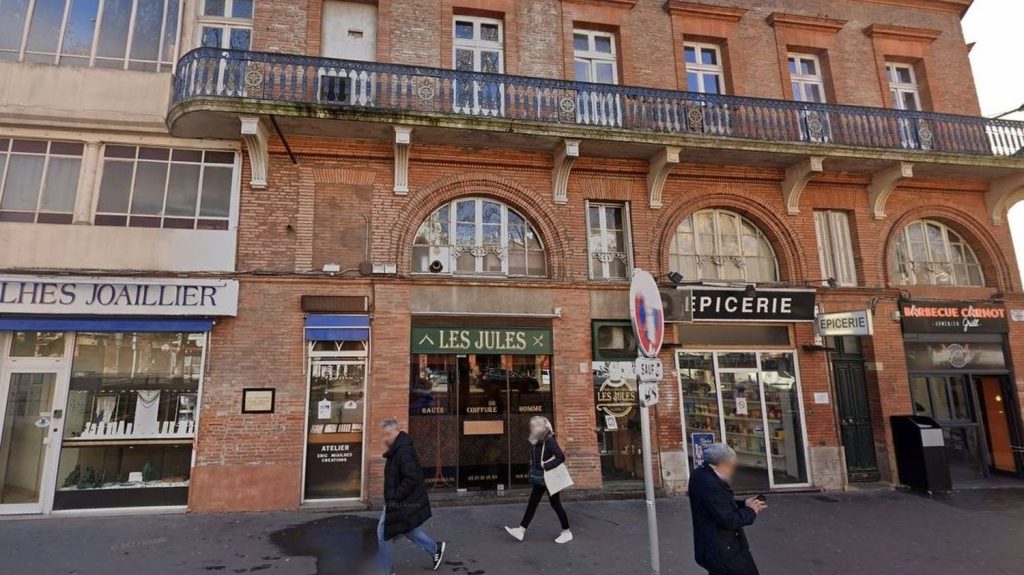 Toulouse : un nouvel immeuble évacué dans le centre-ville à cause de fissures et d'affaissements de planchers
De nombreux bâtiments ont été évacués ces derniers mois à Toulouse. Le 9 mars, un vieil immeuble dans le centre historique de la ville s'est effondré. Il avait été évacué préventivement quelques jours plus tôt par la municipalité.