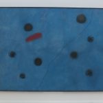 Le célèbre triptyque des "Bleu" de Joan Miró prêté exceptionnellement par le Centre Pompidou au musée de Grenoble
C’est l’évènement culturel de ce printemps dans la capitale des Alpes. Le musée de Grenoble propose une grande exposition consacrée à l’artiste catalan, organisée en collaboration avec le Musée national d’Art moderne. Baptisée "Miró, un brasier de signes", elle présente plus de 130 œuvres, dont la majorité a été prêtées par le Centre Pompidou-Beaubourg. Parmi elles, les trois "Bleu".
