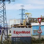 Le géant pétrolier ExxonMobil supprime 677 emplois en Seine-Maritime, Esso vend sa raffinerie de Fos-sur-Mer et deux dépôts
Le groupe américain réduit ses activités en France, notamment sur sa plateforme de Gravenchon, en Normandie, pour des questions de compétitivité.