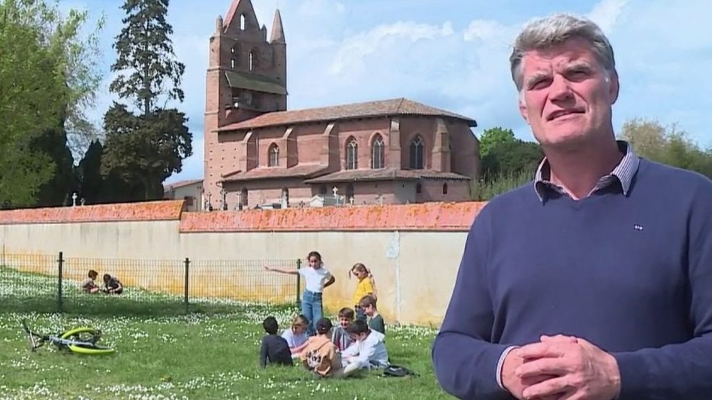 Patrimoine : Fabien Pelous se mobilise pour l'église de son village
En Haute-Garonne, dans le village de Garidech, Fabien Pelous a décidé de se mobiliser pour sauver le clocher de l'église de son village. Le rugbyman lance un appel au don.