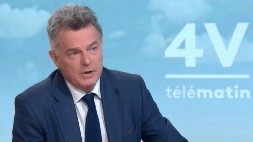 Réforme de l'assurance-chômage : "C'est une véritable guerre sociale" que le gouvernement a "décidé de mener", fustige Fabien Roussel, secrétaire national du PCF
Fabien Roussel, député Parti communiste français (PCF) du Nord et secrétaire national du parti, était l'invité des "4 Vérités" sur France 2, mardi 2 avril.