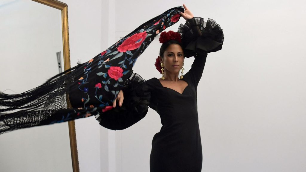 La robe de flamenco, une tradition andalouse qui suit les modes
La Feria de Séville, fête d'une semaine, attire chaque année des centaines de milliers de personnes dans la capitale andalouse où se croisent cavaliers en habits traditionnels et "flamencas"