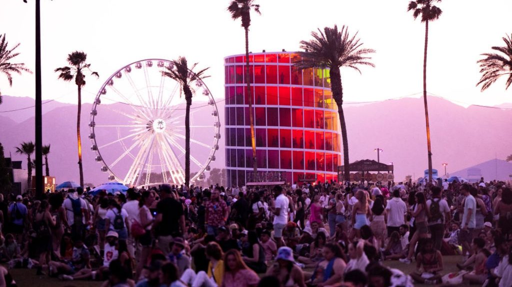 Expliquez-nous le festival américain Coachella
C'est un rendez-vous très couru. Chaque année, ce festival de musique américain est organisé dans la vallée de Coachella, en plein désert californien. L'édition 2024 se déroule sur deux week-ends, du 12 au 14 et du 19 au 21 avril.