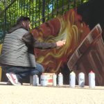 Un street-artiste peint une fresque aux couleurs de la flamme olympique pour son passage dans le Var
Dans près de quinze jours, la flamme olympique va passer dans le Var. Elle s'arrêtera le 10 mai dans le village de Flassans-sur-Issole. Pour l'occasion, le maire a fait appel à Sufyr, un street-artiste, pour peindre une fresque de 30 m.