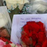 Obsèques de Shemseddine à Viry-Châtillon : la ville est "dans un moment de recueillement et de soutien à la famille", témoigne le maire
Les funérailles de l'adolescent mort vendredi après avoir été passé à tabac près de son collège, auront lieu dans la plus stricte intimité mardi, conformément au souhait de la famille. Une marche blanche sera également organisée vendredi après-midi dans les rues de la ville.