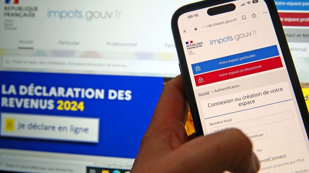 Bourses versées automatiquement, généralisation de l'IA au service des usagers… Les annonces de Gabriel Attal pour la simplification administrative
Le Premier ministre a officialisé mardi matin plusieurs nouveautés afin de simplifier certaines démarches administratives, que cela soit dans les service publics, la fiscalité, l'environnement ou encore l'éducation.