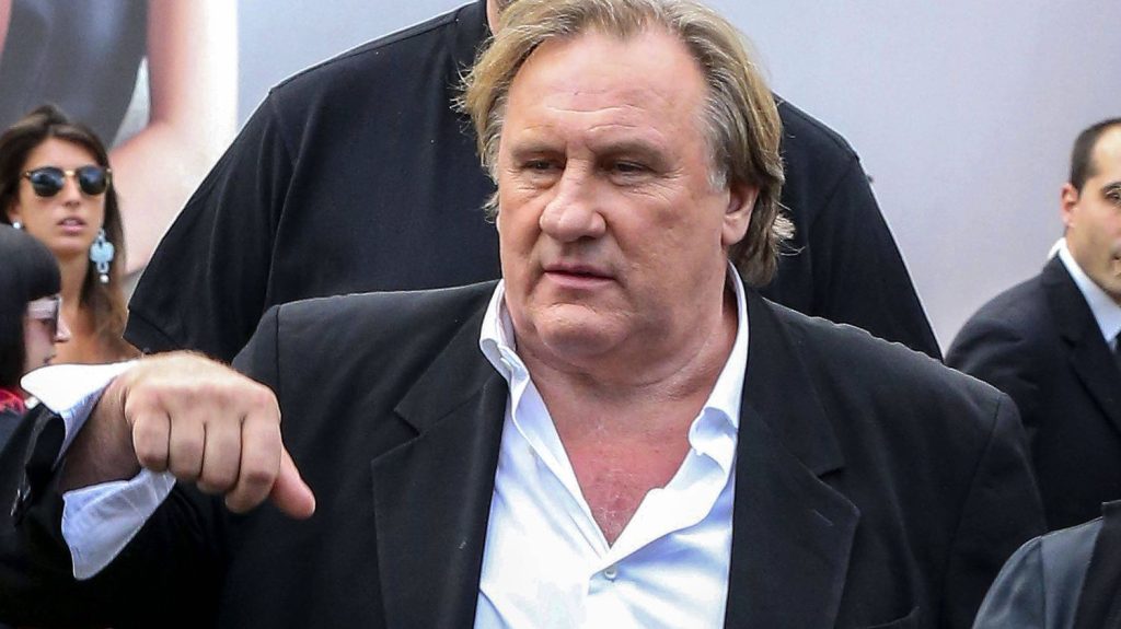 Gérard Depardieu sera jugé pour agressions sexuelles en octobre, annonce le parquet de Paris
L'acteur, déjà mis en examen pour viol dans une autre affaire, a été entendu lundi en garde à vue pour des faits dénoncés par plusieurs femmes.