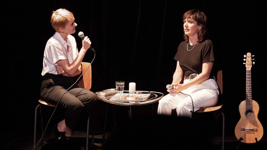 "La vie en vrai (avec Anne Sylvestre)", histoires de femmes à travers le temps
Marie Fortuit et Lucie Sansen rendent hommage à la chanteuse disparue en 2020 à 86 ans dans un spectacle musical qui relie plusieurs générations de femmes.