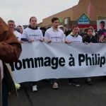Meurtre à Grande-Synthe : une marche blanche et un hommage en mémoire de Philippe
Un hommage a été rendu à Philippe, à Grande-Synthe, dans le Nord, vendredi 19 avril. L'agression mortelle du jeune homme de 22 ans a profondément choqué la petite commune.