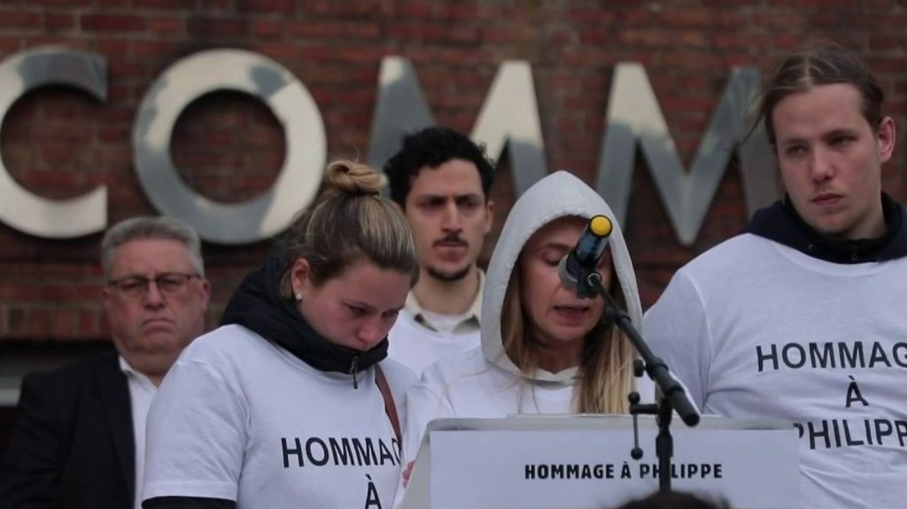Meurtre à Grande-Synthe : un hommage rendu à Philippe
Philippe a été agressé mortellement à Grande-Synthe, dans le Nord. Une marche blanche a été organisée dans la commune pour lui rendre hommage, vendredi 19 avril.