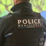 Rhône : deux voitures de police incendiées à Givors
Deux voitures de la police municipale de Givors ont été incendiées, dans le Rhône, samedi 27 avril. Une trentaine de personnes ont participé à ces incidents et tiré au mortier.