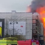 Danemark : l'ancienne Bourse de Copenhague ravagée par les flammes
Mardi 16 avril, le bâtiment de l'ancienne Bourse de Copenhague, datant du XVIIe siècle, a été touché par un violent incendie et sa flèche emblématique s'est effondrée dans le brasier.