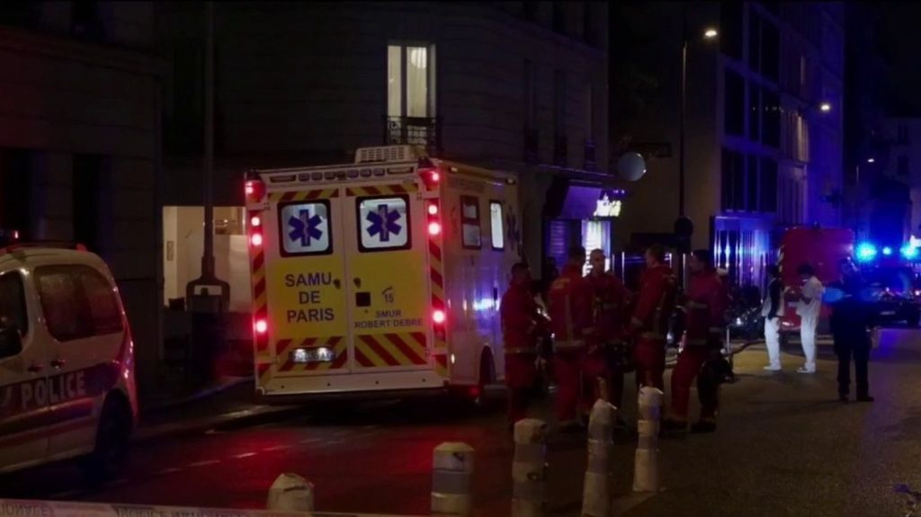 Incendie rue de Charonne : trois morts, une enquête ouverte et des zones d'ombre
Les pompiers de Paris ont été mobilisés dans la soirée du dimanche 7 avril, pour maîtriser l'incendie qui s'est déclaré dans un immeuble du 11e arrondissement, rue de Charonne. Une enquête est en cours pour déterminer les causes du sinistre.