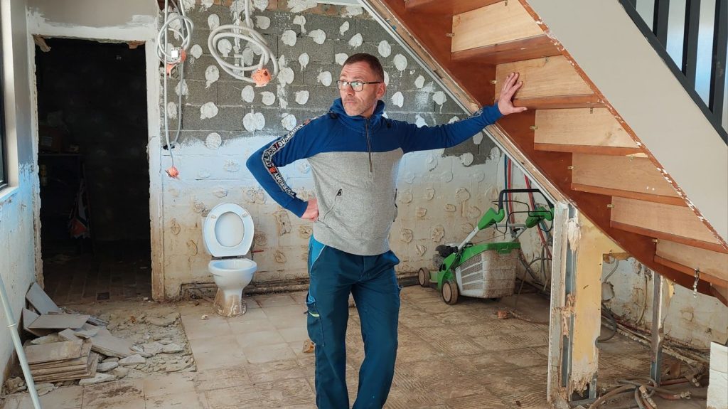 Reportage
"C'est un combat" : cinq mois après les inondations dans le Pas-de-Calais, le casse-tête des sinistrés pour revendre leur maison
Les inondations continuent d'avoir de lourdes conséquences pour les habitants de la région, confrontés à des galères administratives alors qu'ils sont plusieurs à vouloir faire racheter leur bien par l'État.