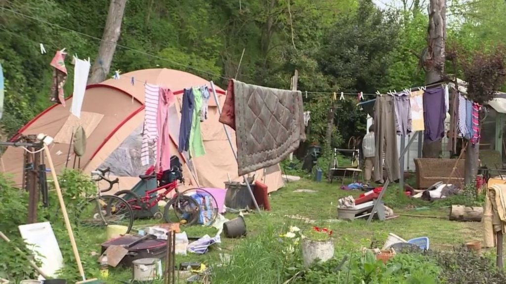 Vienne : des logements toujours inhabitables après les inondations
Fin mars, le département de la Vienne a été touché par d'importantes inondations qui ont causé de nombreux dégâts chez les habitants. 45 communes ont été reconnues en état de catastrophe naturelle.