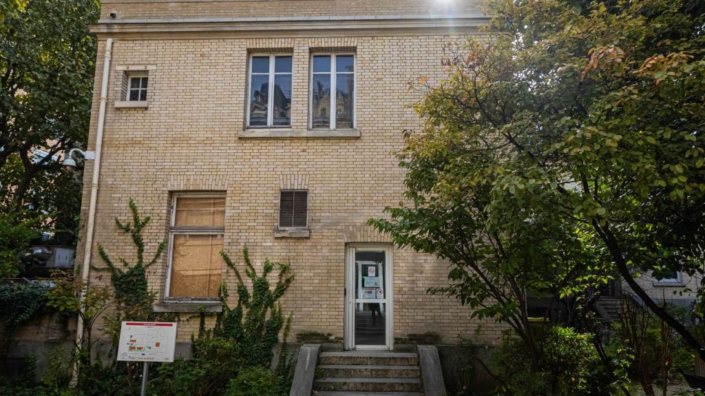 Institut Curie : le pavillon des Sources restera à son emplacement initial
Le pavillon des Sources, près du Panthéon à Paris, sera intégré à "un nouveau bâtiment dédié à la recherche" et les travaux de dépollution démarreront "mi-avril 2024 pour une durée de trois mois".