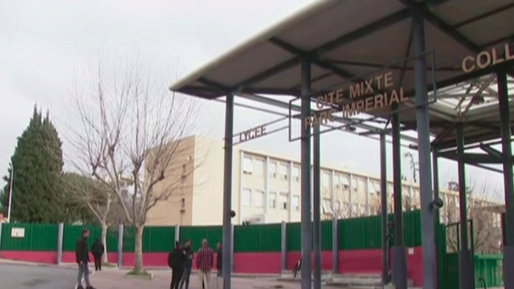 Éducation : les internats éducatifs vont être expérimentés dans un lycée de Nice
Gabriel Attal sera à Nice, dans les Alpes-Maritimes, lundi 22 avril, en compagnie du ministre de la Justice. Le Premier ministre y lancera son projet d’internats éducatifs pour lutter contre l’addiction à la violence d’une partie des adolescents.