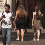 Grenoble : un homme de 22 ans interpellé dans le cadre de l’affaire du "violeur à trottinette"
À Grenoble, un homme a été interpellé. Son ADN semble confirmer qu’il est lié à la série d’agressions sexuelles dans la région depuis plusieurs semaines.