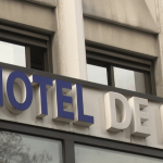 Grenoble : un homme interpellé dans le cadre de l’affaire du "violeur à trottinette"
L'heure est au soulagement dans le cadre de l’affaire du "violeur à trottinette". Un homme de 22 ans a été arrêté vendredi 5 avril. Il est soupçonné de viols et d'agressions sexuelles sur des femmes entre 20 et 27 ans.