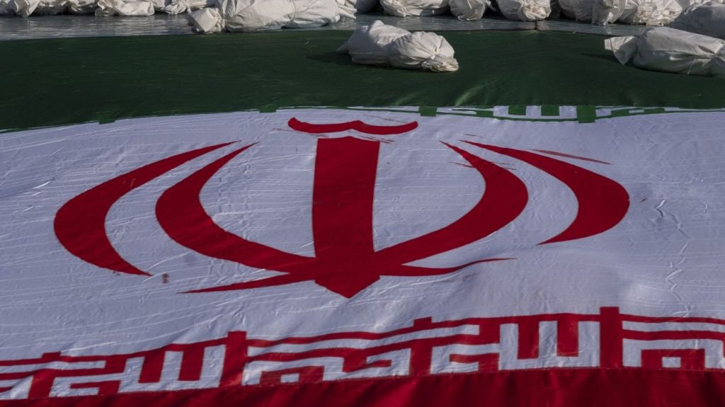 Podcast
Explosions en Iran, Gabriel Attal dénonce l'"entrisme islamiste" et Taylor Swift sort un nouvel album : ça dit quoi ce 19 avril ?
Ce vendredi 19 janvier, des explosions ont été entendues en Iran, le Premier ministre dénonce "des groupes" prônant "les préceptes de la charia dans nos écoles", et Taylor Swift a sorti son 11e album.